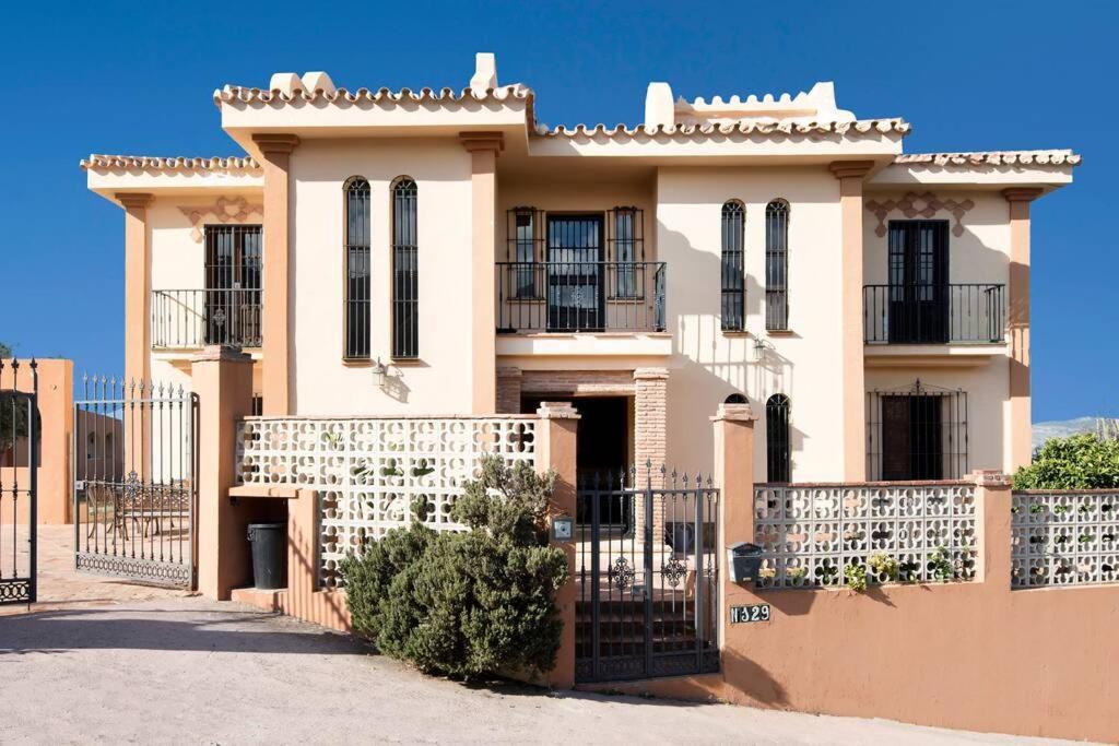 Preciosa Villa Con Gran Piscina Y Fabulosas Vistas ألاورين ذي ر تورّي المظهر الخارجي الصورة